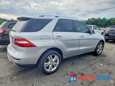 Trzecie zdjęcie samochodu z tyłu: 2015 MERCEDES-BENZ ML 350 4MATIC VIN:4JGDA5HB6FA512524 - miniatura