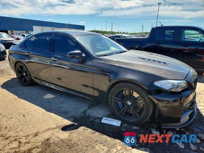Czwarte zdjęcie samochodu z boku: 2013 BMW M5 VIN:WBSFV9C50DD096291 - miniatura