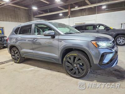 Czwarte zdjęcie samochodu z boku: 2023 VOLKSWAGEN TAOS SE VIN:3VVVX7B22PM351252 - miniatura