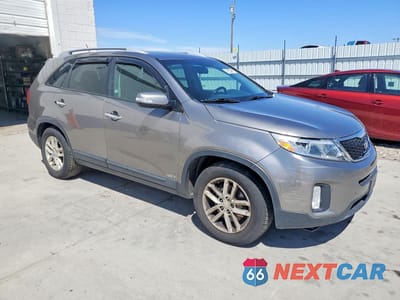 Czwarte zdjęcie samochodu z boku: 2015 KIA SORENTO LX VIN:5XYKTCA67FG561660 - miniatura