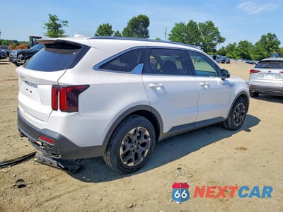 Trzecie zdjęcie samochodu z tyłu: 2024 KIA SORENTO EX FWD VIN:5XYRL4JC5RG278480 - miniatura