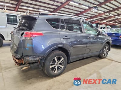 Trzecie zdjęcie samochodu z tyłu: 2016 TOYOTA RAV4 XLE VIN:JTMRFREV1GD190344 - miniatura