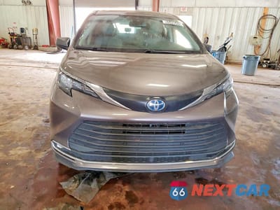 Piąte zdjęcie samochodu w środku: 2024 TOYOTA SIENNA XLE 7-PASSENGER VIN:5TDYSKFC1RS118806 - miniatura