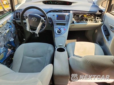 Zdjęcie 8 z 12 samochodu: 2015 TOYOTA PRIUS THREE VIN:JTDKN3DU8F0434488 - miniatura