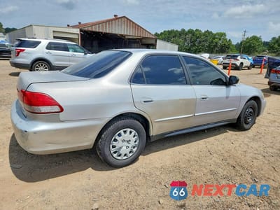 Trzecie zdjęcie samochodu z tyłu: 2002 HONDA ACCORD VALUE VIN:1HGCF86602A055682 - miniatura