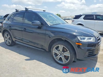 Czwarte zdjęcie samochodu z boku: 2019 AUDI Q5 PRESTIGE VIN:WA1CNAFY1K2019868 - miniatura