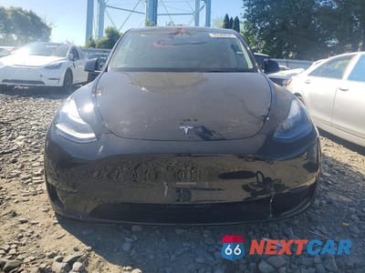 Piąte zdjęcie samochodu w środku: 2025 TESLA MODEL Y VIN:7SAYGDED0SF314028 - miniatura