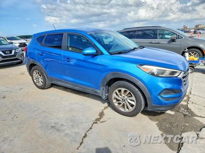 Czwarte zdjęcie samochodu z boku: 2017 HYUNDAI TUCSON SE VIN:KM8J23A43HU496686 - miniatura