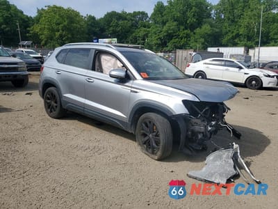 Czwarte zdjęcie samochodu z boku: 2022 VOLKSWAGEN TAOS SE IQ DRIVE VIN:3VVPX7B2XNM064294 - miniatura