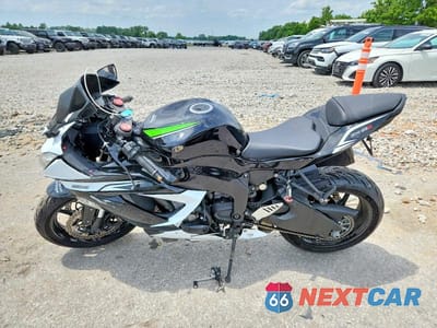 Trzecie zdjęcie samochodu z tyłu: 2016 KAWASAKI ZX636 F VIN:JKBZXJF19GA008438 - miniatura