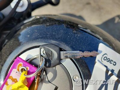 Zdjęcie 8 z 9 samochodu: 2024 HONDA CMX500 A VIN:MLHPC5654R5700221 - miniatura