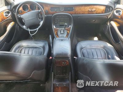 Zdjęcie 8 z 12 samochodu: 2001 JAGUAR XJ8 VIN:SAJDA14C21LF36994 - miniatura