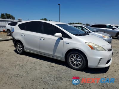 Czwarte zdjęcie samochodu z boku: 2014 TOYOTA PRIUS V THREE VIN:JTDZN3EU5E3312732 - miniatura