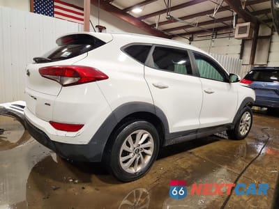 Trzecie zdjęcie samochodu z tyłu: 2016 HYUNDAI TUCSON SE VIN:KM8J3CA49GU066883 - miniatura