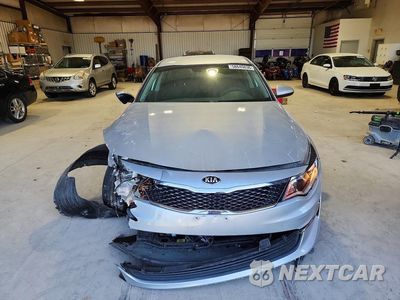 Piąte zdjęcie samochodu w środku: 2017 KIA OPTIMA LX VIN:5XXGT4L32HG162130 - miniatura