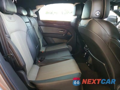 Zdjęcie 10 z 12 samochodu: 2018 BENTLEY BENTAYGA VIN:SJAAC2ZV6JC017814 - miniatura