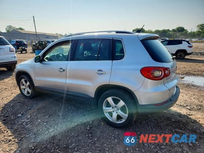 Drugie zdjęcie samochodu z przodu: 2010 VOLKSWAGEN TIGUAN SE VIN:WVGBV7AX1AW001912 - miniatura
