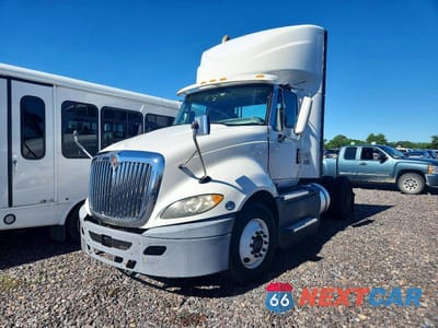 Drugie zdjęcie samochodu z przodu: 2017 INTERNATIONAL PROSTAR SEMI TRUCK VIN:1HSDGAPR5HH164789 - miniatura