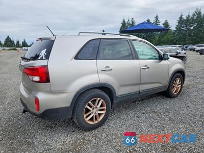 Trzecie zdjęcie samochodu z tyłu: 2015 KIA SORENTO LX VIN:5XYKTDA77FG653771 - miniatura