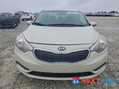 Piąte zdjęcie samochodu w środku: 2015 KIA FORTE LX VIN:KNAFK4A60F5392565 - miniatura