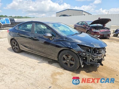 Czwarte zdjęcie samochodu z boku: 2016 CHEVROLET CRUZE LS VIN:1G1BC5SM2G7236561 - miniatura