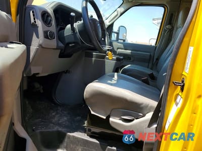 Zdjęcie 7 z 13 samochodu: 2023 FORD ECONOLINE - BOX TRUCK VIN:1FDWE3FN9PDD00246 - miniatura