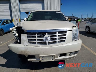 Piąte zdjęcie samochodu w środku: 2010 CADILLAC ESCALADE ESV PREMIUM VIN:1GYUKJEF1AR108455 - miniatura