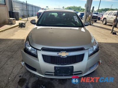Piąte zdjęcie samochodu w środku: 2014 CHEVROLET CRUZE LT VIN:1G1PC5SB6E7167584 - miniatura