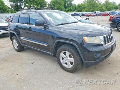 Czwarte zdjęcie samochodu z boku: 2012 JEEP GRAND CHEROKEE LAREDO VIN:1C4RJFAG5CC184583 - miniatura