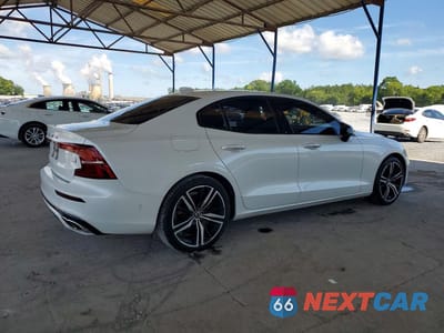 Trzecie zdjęcie samochodu z tyłu: 2021 VOLVO S60 T8 RECHARGE R-DESIGN VIN:7JRBR0FM1MG095854 - miniatura