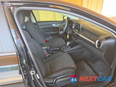 Piąte zdjęcie samochodu w środku: 2022 KIA FORTE FE VIN:3KPF24AD9NE451343 - miniatura