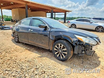 Czwarte zdjęcie samochodu z boku: 2017 NISSAN ALTIMA 2.5 SV VIN:1N4AL3AP9HC144560 - miniatura