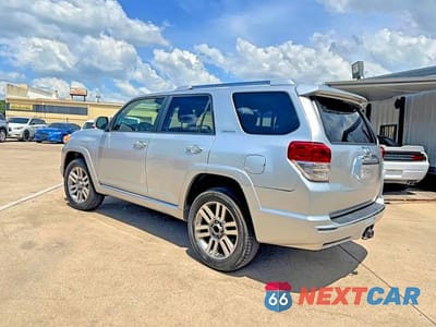 Trzecie zdjęcie samochodu z tyłu: 2012 TOYOTA 4RUNNER LIMITED VIN:JTEZU5JR3C5036631 - miniatura
