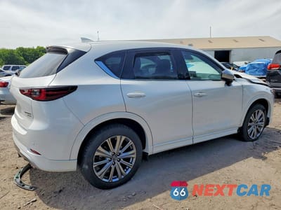 Trzecie zdjęcie samochodu z tyłu: 2024 MAZDA CX-5 SIGNATURE VIN:JM3KFBXY2R0402816 - miniatura