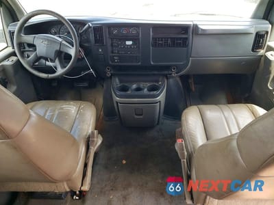 Zdjęcie 8 z 13 samochodu: 2004 CHEVROLET EXPRESS G3500 VIN:1GAHG39U541104028 - miniatura