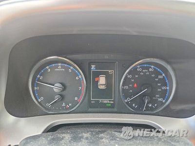 Zdjęcie 9 z 13 samochodu: 2018 TOYOTA RAV4 LIMITED VIN:JTMDFREV7JJ208901 - miniatura