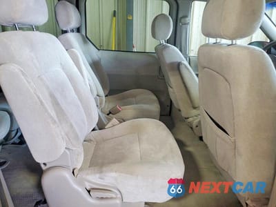 Zdjęcie 11 z 13 samochodu: 2004 KIA SEDONA LX VIN:KNDUP131046527952 - miniatura