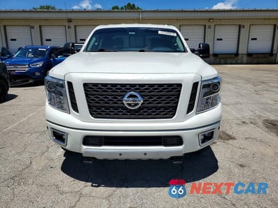Piąte zdjęcie samochodu w środku: 2018 NISSAN TITAN XD PRO-4X VIN:1N6BA1F48JN544656 - miniatura