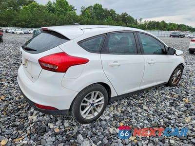 Trzecie zdjęcie samochodu z tyłu: 2017 FORD FOCUS SE VIN:1FADP3K2XHL326918 - miniatura