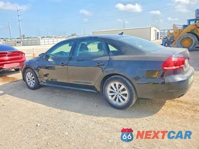 Drugie zdjęcie samochodu z przodu: 2015 VOLKSWAGEN PASSAT S VIN:1VWAT7A36FC060530 - miniatura