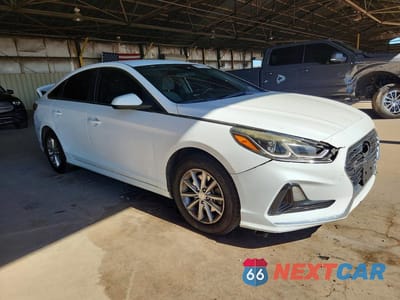 Czwarte zdjęcie samochodu z boku: 2018 HYUNDAI SONATA SE VIN:5NPE24AF5JH678211 - miniatura