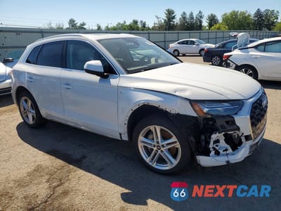 Czwarte zdjęcie samochodu z boku: 2021 AUDI Q5 E PREMIUM VIN:WA1G2AFY8M2049334 - miniatura