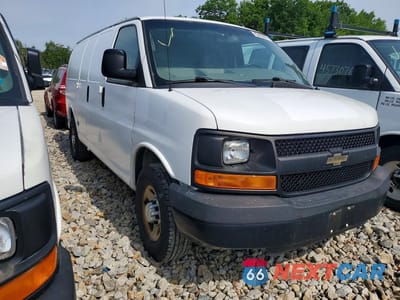 Czwarte zdjęcie samochodu z boku: 2015 CHEVROLET EXPRESS G2500 VIN:1GCWGFCFXF1167896 - miniatura