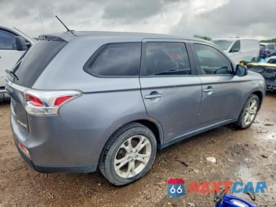 Trzecie zdjęcie samochodu z tyłu: 2014 MITSUBISHI OUTLANDER SE VIN:JA4AD3A32EZ002249 - miniatura
