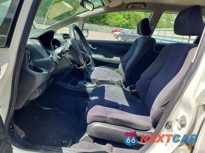Zdjęcie 7 z 13 samochodu: 2013 HONDA FIT SPORT VIN:JHMGE8H54DC071090 - miniatura
