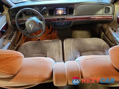 Zdjęcie 8 z 12 samochodu: 2002 MERCURY GRAND MARQUIS GS VIN:2MEFM74W02X664503 - miniatura