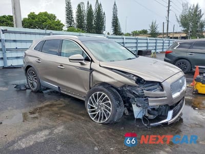 Czwarte zdjęcie samochodu z boku: 2019 LINCOLN NAUTILUS RESERVE VIN:2LMPJ6L91KBL35231 - miniatura