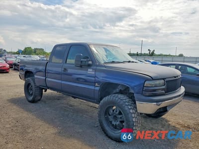 Czwarte zdjęcie samochodu z boku: 1999 CHEVROLET SILVERADO C1500 VIN:2GCEC19T4X1229909 - miniatura