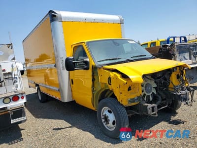 Czwarte zdjęcie samochodu z boku: 2023 FORD ECONOLINE - BOX TRUCK VIN:1FDWE3FN9PDD00246 - miniatura