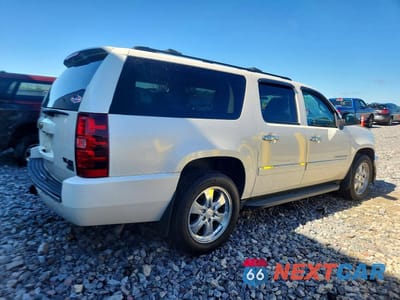 Trzecie zdjęcie samochodu z tyłu: 2011 CHEVROLET SUBURBAN K1500 LTZ VIN:1GNSKKE39BR285904 - miniatura